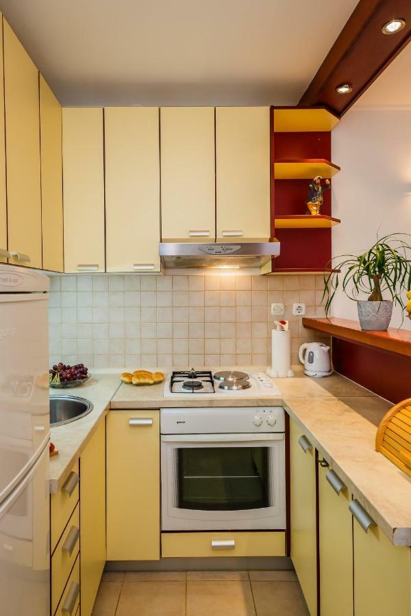 Town Square Cippico Apartment Kastela Exterior photo