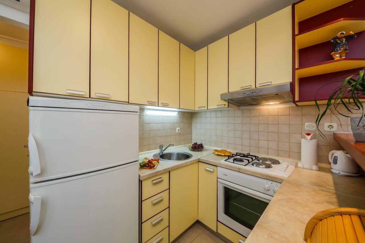 Town Square Cippico Apartment Kastela Exterior photo