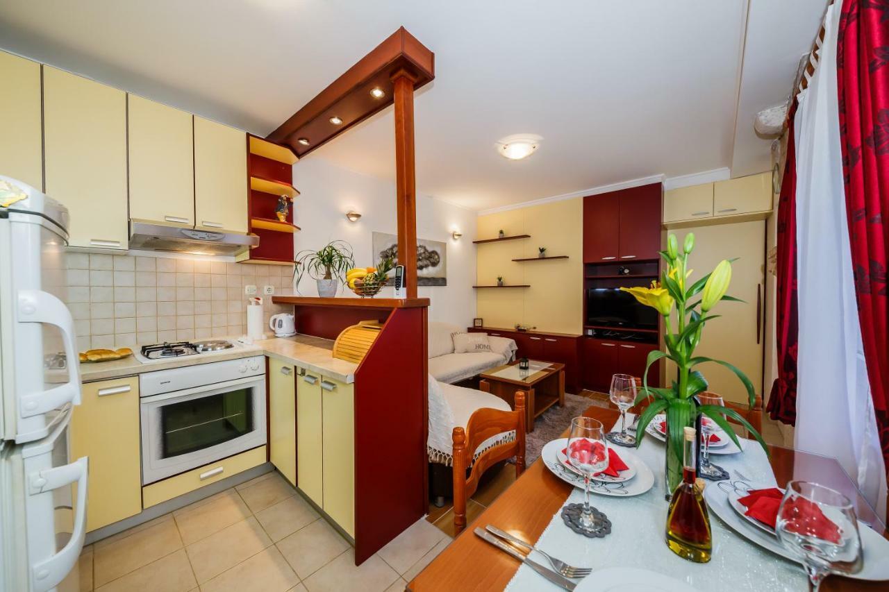 Town Square Cippico Apartment Kastela Exterior photo